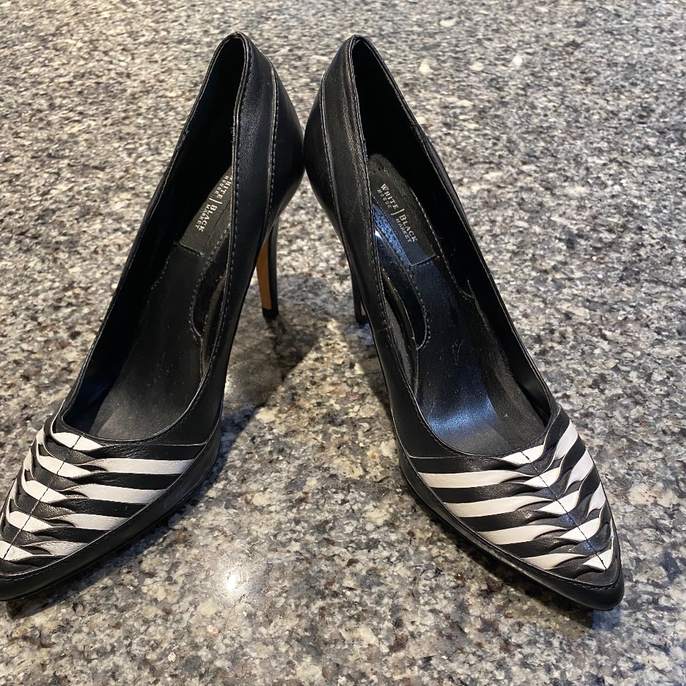 Black and White size 7.5 White House Black Market